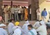 HardaFarmersProtest: हरदा में गेहूं खरीदी पर महासंग्राम: स्लॉट सिस्टम से बेहाल किसान अनाज से भरी ट्रैक्टर-ट्रॉलियां लेकर पहुंचे जनसुनवाई; प्रशासन के खिलाफ उग्र प्रदर्शन