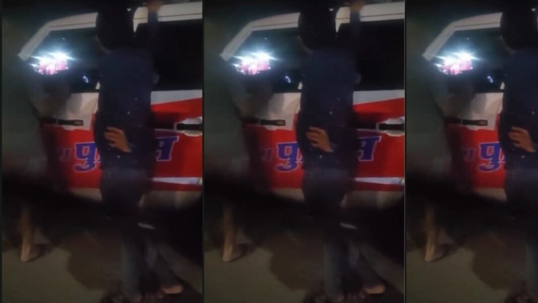 Rewa Police Scandal: रीवा में खाकी दागदार, डायल 112 बनी ‘शराब डिलीवरी वैन’: गंगेव शराब दुकान के सामने हूटर बजाकर शराब लेते पुलिसकर्मियों का वीडियो वायरल