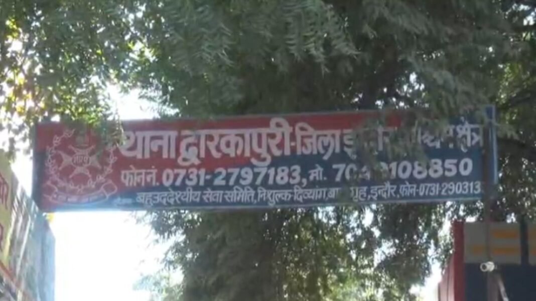 Indore Municipal Corporation Dispute : इंदौर: नगर निगम कार्यालय में हंगामा करने वाले शराबी पर पुलिस की कार्रवाई, सोशल मीडिया पर वीडियो वायरल