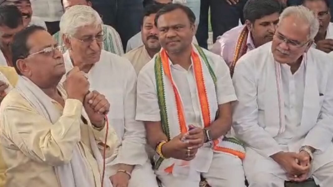Surajpur Congress Protest: विश्रामपुर में फिर दिखी ‘जय-वीरू’ जोड़ी: सिंहदेव ड्राइविंग सीट पर, भूपेश बघेल साथ नजर आए