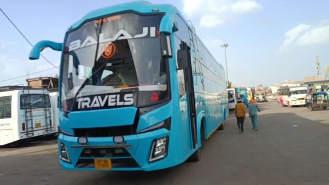 Traffic Rules: सुरक्षा मानकों में लापरवाही बरतने और यात्रियों की जान से खिलवाड़ करने वाले 40 बस चालकों पर कार्रवाई