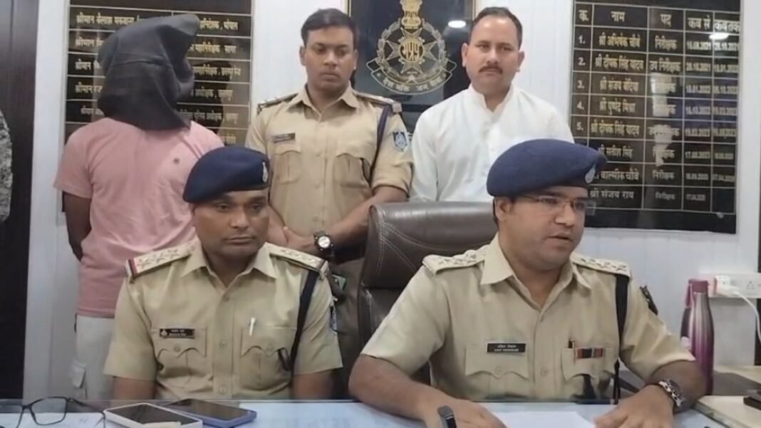 Nowgong Police Success : नौगांव: कट्टे की नोक पर अपहरण करने वाला 10 हजार का इनामी राजा पंडित गिरफ्तार; पुलिस की बड़ी कामयाबी