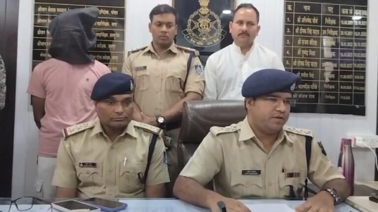 Nowgong Police Success : नौगांव: कट्टे की नोक पर अपहरण करने वाला 10 हजार का इनामी राजा पंडित गिरफ्तार; पुलिस की बड़ी कामयाबी