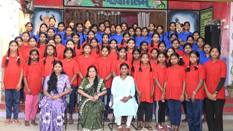 Makdi Girls Hostel Result : माकड़ी कन्या छात्रावास का ऐतिहासिक परिणाम: 10वीं और 12वीं में 100% छात्राएं सफल; दिशा और ललिता-फुलेशा ने मारी बाजी