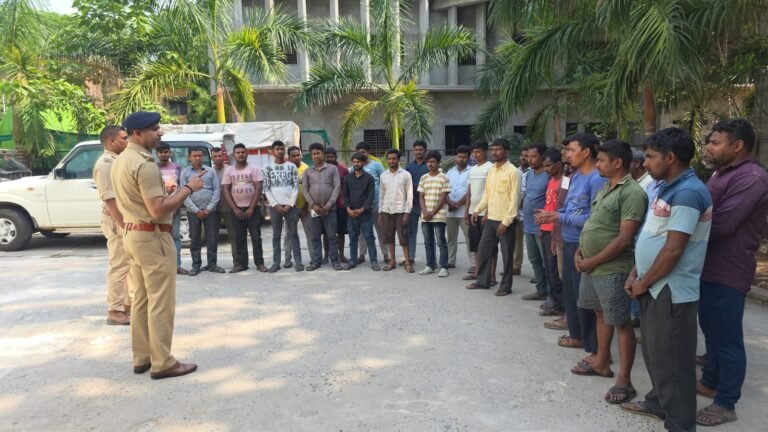 Raigarh Police News : चोरी की वारदातों पर लगाम की तैयारी: रायगढ़ पुलिस ने कबाड़ बीनने वालों का किया फिंगरप्रिंट सत्यापन
