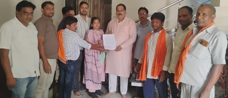 SECL Land Acquisition Protest : 16 साल का इंतजार और फूटा गुस्सा: SECL प्रभावित ग्रामीणों ने मांगी 12% ब्याज सहित मुआवजे और नौकरी की गारंटी