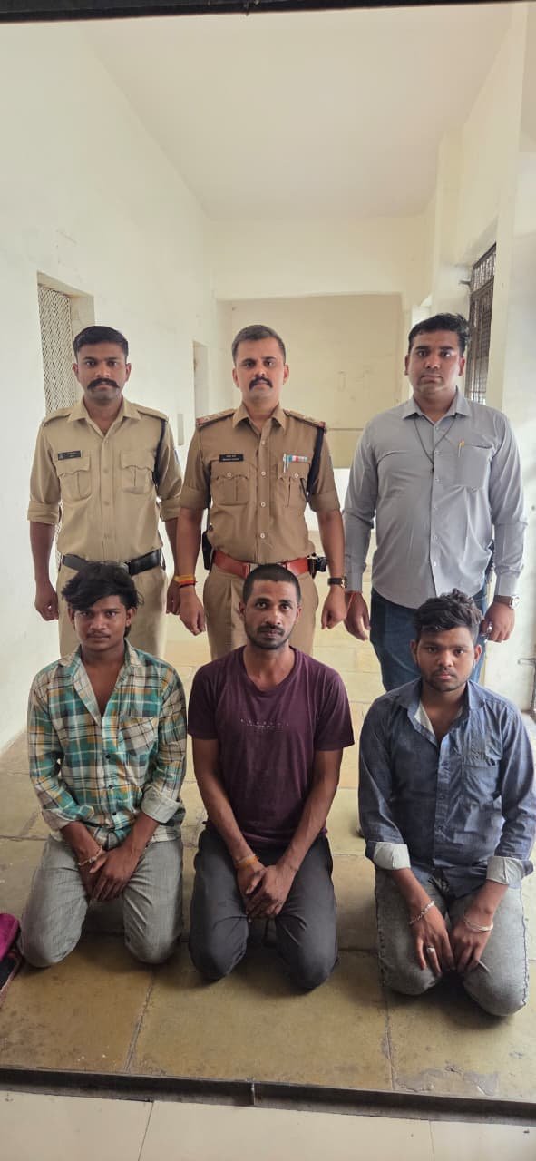 Indore Rajmohalla Case : इंदौर राजमोहल्ला कांड: महिला सफाईकर्मी पर भारी पार्सल फेंकने वाले तीन आरोपी 6 घंटे में गिरफ्तार, बस जब्त