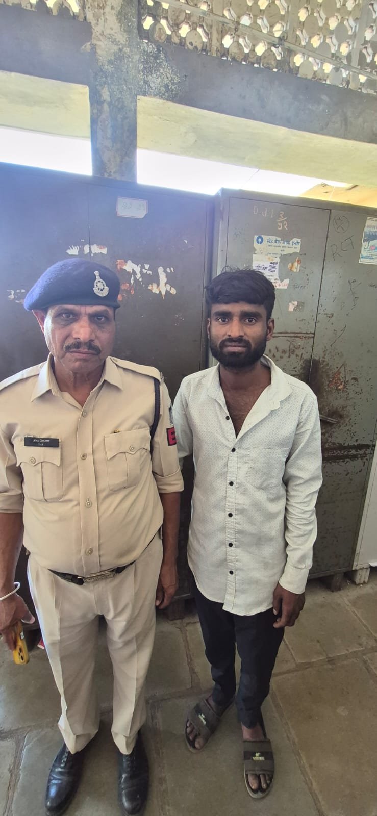 POCSO Act Case Indore : इंदौर: नाबालिग रिश्तेदार से दुष्कर्म करने वाला इनामी आरोपी गिरफ्तार, पीड़िता ने दिया बच्चे को जन्म; DNA टेस्ट कराएगी पुलिस