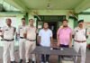 Raigarh Police Action : रायगढ़: बर्तन दुकान में चल रहा था ऑनलाइन सट्टा; पुलिस ने दो खाईवालों को दबोचा, नकदी और मोबाइल जब्त