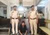 Raigarh Satta King Surrender : रायगढ़: “ऑपरेशन अंकुश” का खौफ; फरार मुख्य सट्टा खाईवाल पिंटू हलवाई ने एसएसपी के समक्ष किया सरेंडर