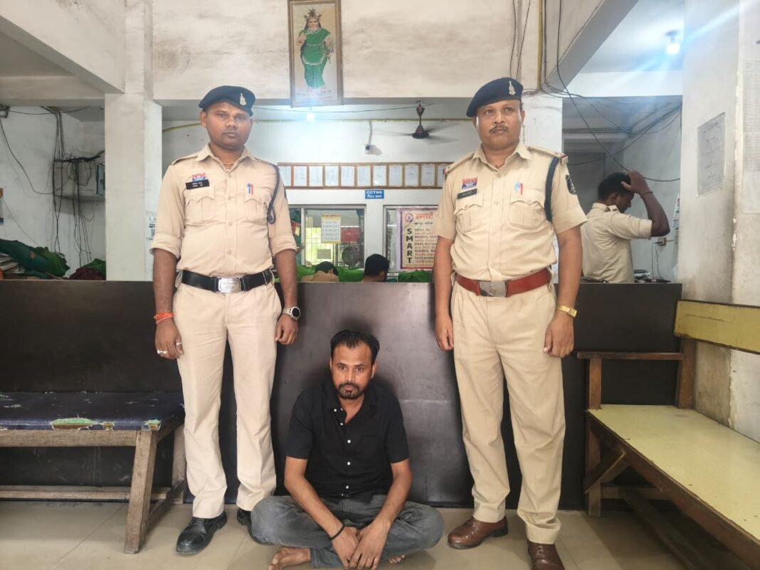 Raigarh Satta King Surrender : रायगढ़: “ऑपरेशन अंकुश” का खौफ; फरार मुख्य सट्टा खाईवाल पिंटू हलवाई ने एसएसपी के समक्ष किया सरेंडर