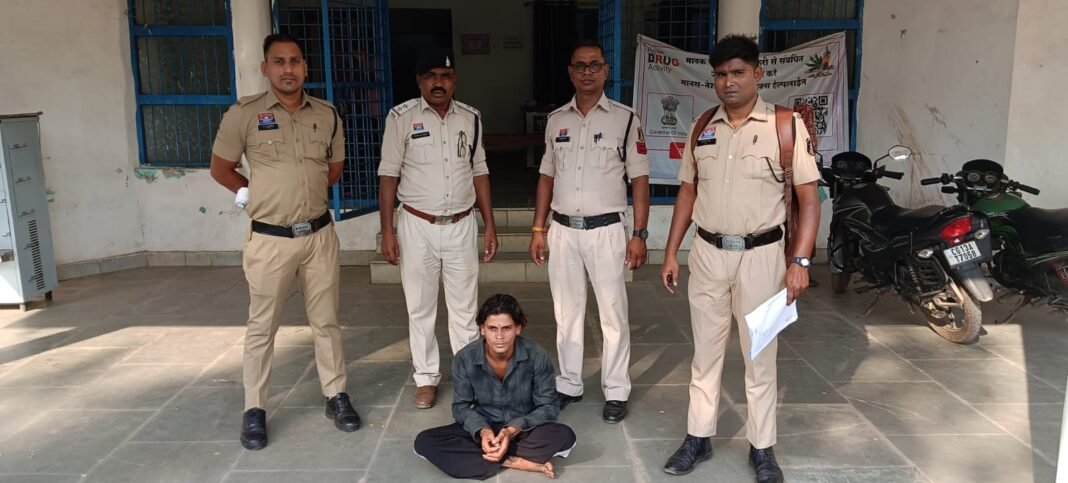 Attack with a Deadly Weapon in Raigarh District: हाथ में तलवार लेकर पड़ोसी के घर में घुसा युवक, जान बचाकर भागा पीड़ित