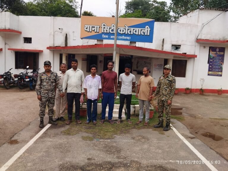 Jashpur Crime: जशपुर में लाखों की चोरी का खुलासा: सीसीटीवी और साइबर जांच से 6 आरोपी गिरफ्तार, झारखंड से पकड़ा गया खरीददार