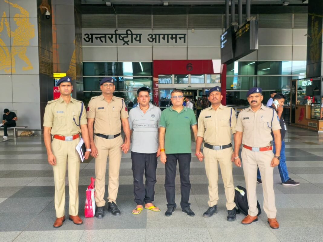 Dewas Blast Case: टोंककला पटाखा फैक्ट्री ब्लास्ट केस में बड़ी कार्रवाई, मुख्य आरोपी मुकेश विज एयरपोर्ट से गिरफ्तार, एक और आरोपी दिल्ली से दबोचा गया
