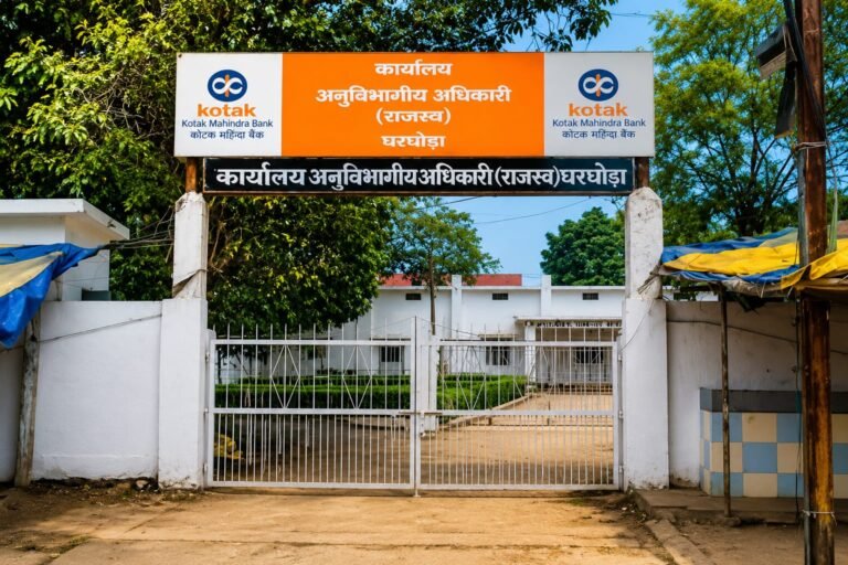 SDM Office Gharghoda: स्टेनोटाइपिस्ट और भृत्यों के पद रिक्त होने से राजस्व कामकाज प्रभावित, संलग्न व्यवस्था के भरोसे दफ्तर