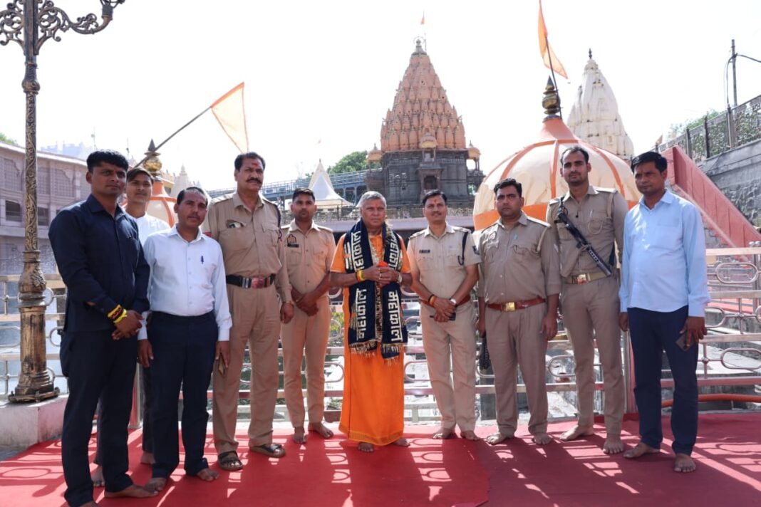 Mahakal Temple Ujjain: महाकाल के दरबार पहुंचे यूपी के राज्यमंत्री धर्मवीर प्रजापति, दर्शन-पूजन कर मांगा देश-प्रदेश की खुशहाली का आशीर्वाद