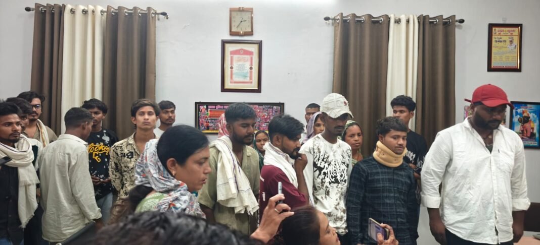 Panagar BloodShed: पनागर में खूनी खेल, दहल उठा रैपुरा: छह बेखौफ बदमाशों ने दो सगे भाइयों पर तलवारों से किया जानलेवा हमला; पवन को आए 35 टांके, लकी का हुआ बड़ा ऑपरेशन