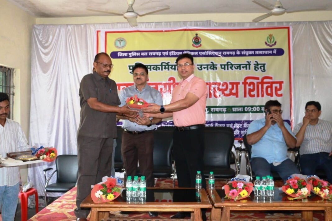Chhattisgarh Police Farewell: आरक्षक से एएसआई तक का गौरवपूर्ण सफर: रायगढ़ पुलिस लाइन में देव प्रसाद चौहान को दी गई भावभीनी विदाई