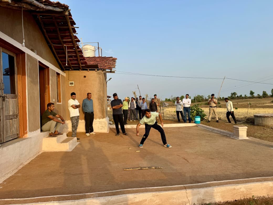Narmadapuram Rural Tourism: फाइलें छोड़ गांव की चौपाल पर पहुंचे जिले के आला अफसर, होम स्टे में बिताई रात और टेलिस्कोप से निहारे तारे