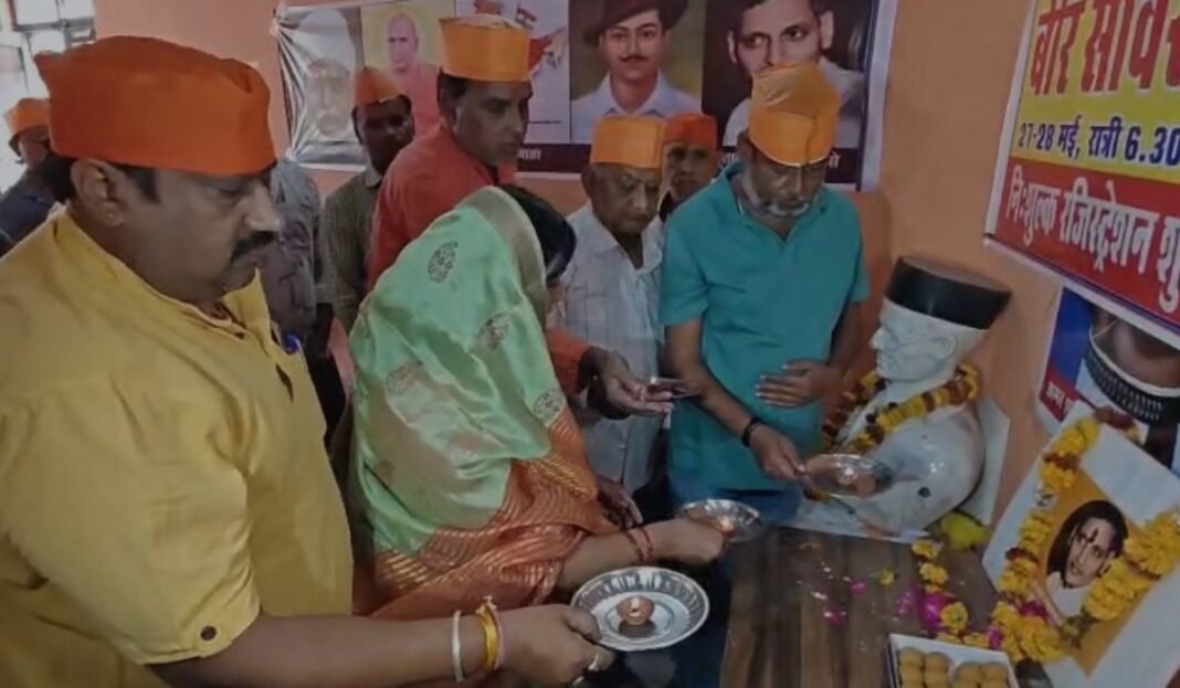 Godse Jayanti Gwalior: ग्वालियर में नाथूराम गोडसे जयंती मनाने पर फिर छिड़ा विवाद, प्रतिमा स्थापित करने की मांग