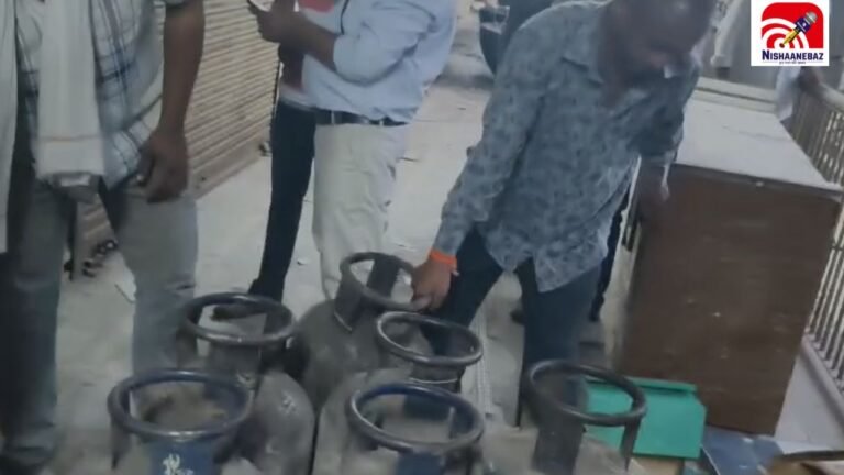 MP News: इंदौर में बड़ा एक्शन! महाराजा कॉम्प्लेक्स से 25 गैस सिलेंडर जब्त, दुकान सील, FIR की तैयारी