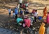 MP Water Crisis: नर्मदापुरम के चारखेड़ा गांव में पेयजल संकट गहराया; एक किलोमीटर दूर सूख चुकी नदी से गंदा पानी लाने को मजबूर ग्रामीण