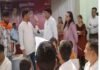 Mandir Hasaud Sushasan Tihar 2026: सुशासन तिहार शिविर में हंगामा: नगर पालिका अध्यक्ष और अधिकारियों के बीच तीखी बहस, समर्थकों ने की नारेबाजी Mandir Hasaud Sushasan Tihar 2026