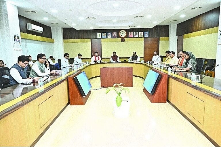 Chhattisgarh Ministers’ Meeting: मंत्रियों की बढ़ी धड़कनें, मंत्रिमंडल में फेरबदल की चर्चाओं के बीच मुख्यमंत्री ने बुलाई सभी मंत्रियों की बैठक