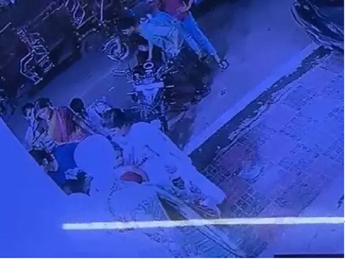 Raipur Crime: रायपुर गोलबाजार में मासूम बच्ची की सोने की चेन चोरी, CCTV में कैद हुई महिला
