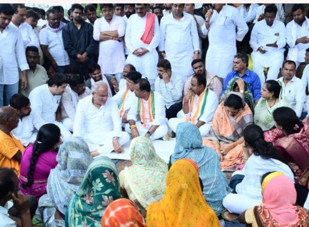 CG Politics: नकटी गांव में गरजे भूपेश, बोले- गरीबों पर बुलडोजर चलाकर BJP ने दिखाई ताकत CG Politics