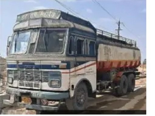 Singrauli News: अमिलिया माइंस जा रहे 10 हजार लीटर डीजल से भरे टैंकर को विस्थापितों ने पकड़ा, नियमों के उल्लंघन के आरोपों की जांच शुरू