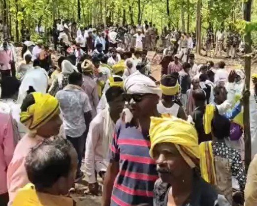 Balod News: पाटेश्वर धाम में आस्था का महाकुंभ: जमीन विवाद के साये में हजारों आदिवासी श्रद्धालु पहुंचे, 3000 पुलिस जवानों की निगरानी में शांतिपूर्ण संपन्न हुई देव जातरा