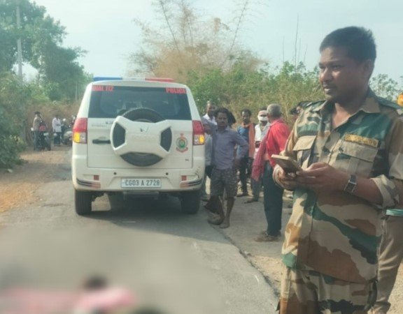 Kawardha Accident News: तेज रफ्तार हाइवा की चपेट में आने से बाइक सवार की मौत