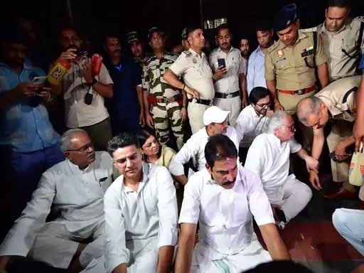 Bhupesh Baghel Delhi Protest: दिल्ली में चुनाव आयोग कार्यालय के बाहर भूपेश बघेल का धरना, कांग्रेस उम्मीदवार का नामांकन रद्द होने पर जताया विरोध