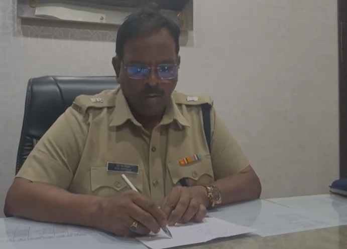 Dewas crime news: कलयुगी बेटे की हैवानियत तेंदूपत्ता के पैसों के लिए लात-घूसों से पीट-पीटकर अपनी ही मां को उतारा मौत के घाट