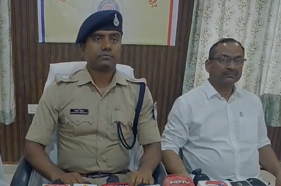 Indore Crime News: इंदौर जीआरपी की बड़ी सफलता अंतरराज्यीय शातिर चोर गिरफ्तार, 15 लाख रुपये के सोने के गहने बरामद