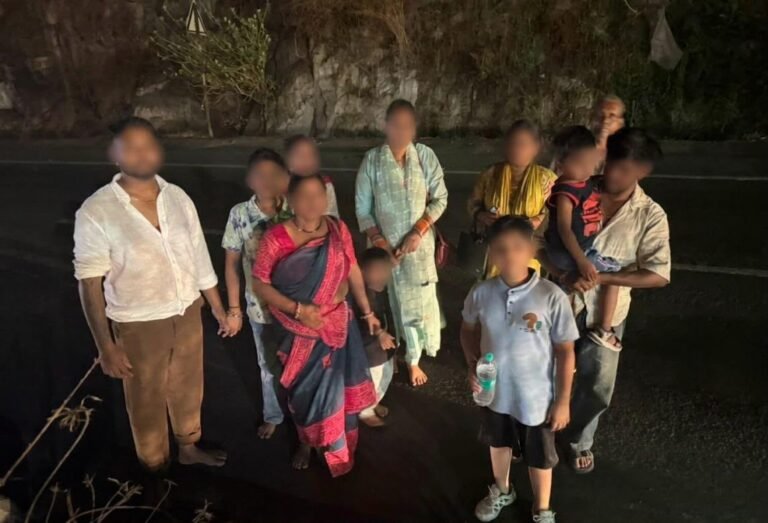 Indore Car Fire Incident: ओंकारेश्वर से लौट रहे परिवार की कार भेरू घाट पर बनी आग का गोला, बाल-बाल बची पूरी फैमिली; कुछ ही मिनटों में खाक हुआ वाहन