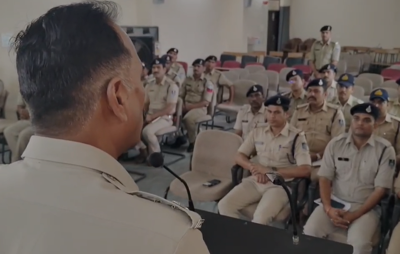 Indore Festival Security Alert: इंदौर में त्योहारों को लेकर पुलिस का हाई अलर्ट, ड्रोन से होगी आसमान से निगरानी, गुंडे-बदमाशों पर कसेगा शिकंजा