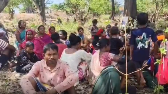 Narayanpur News: नारायणपुर में धर्मांतरण विवाद के बाद तनाव, 26 परिवारों को गांव छोड़ने का आरोप; पुलिस की मौजूदगी में गुजरी रात