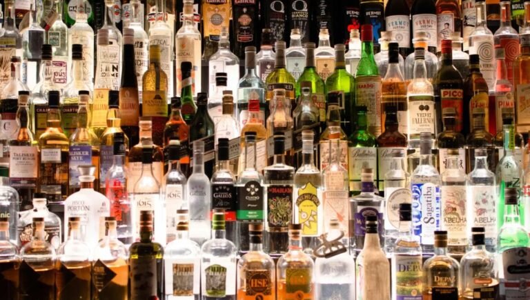 Alcohol Market Trends: वैश्विक मंदी के बीच भारतीय शराब बाजार में उछाल, 2032 तक दुनिया में दूसरे नंबर पर होगा भारत