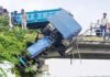 Nawapara Rajim Accident: त्रिवेणी पुल पर हवा में लटका काल! रेलिंग तोड़कर नीचे गिरने से बचा ट्रैक्टर, मची अफरा-तफरी