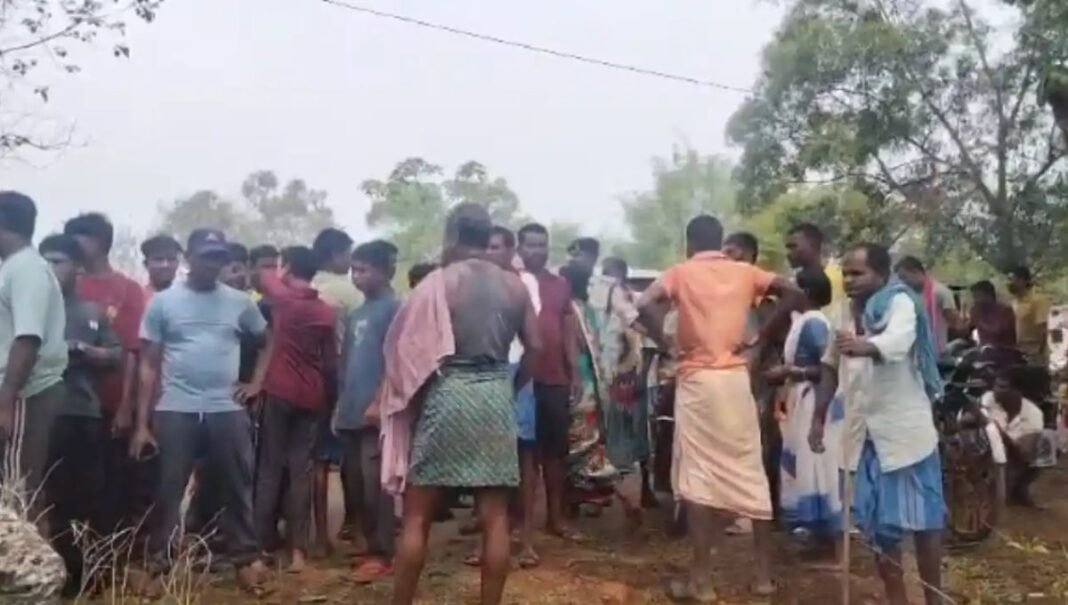 Bastar Karpawand News: बस्तर के करपावंड में जमीन सीमांकन पर बवाल, सरकारी काम में बाधा डालने वाले 12 ग्रामीण पहुंचे जेल