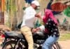 Gwalior Viral Video:: ग्वालियर की सड़क पर हाई-वोल्टेज ‘संग्राम’: स्कूटी सवार युवती और बाइक सवार युवक में बीच सड़क पर जंग; युवती ने बाइक पर बरसाए पत्थर, वीडियो वायरल