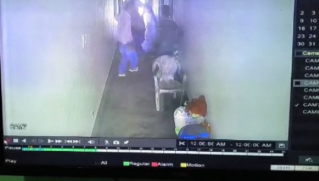 GPM Marwahi News: मरवाही में खाकी के भेष में आए किडनैपर्स, व्यवसायी गिरीश यादव को सोता छोड़ कार में ले भागे, देखें CCTV