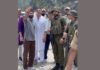 Akshay Kumar Vaishno Devi: मां भगवती के दरबार पहुंचे बॉलीवुड के ‘खिलाड़ी’ अक्षय कुमार, सफेद कुर्ता-पजामा पहनकर किए पवित्र गुफा के दर्शन