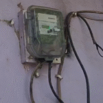 Rewa Power Line Vandalism: रीवा में आधी रात की अजीबोगरीब वारदात युवक ने काट दिए 60 घरों के बिजली कनेक्शन, CCTV में कैद हुई करतूत
