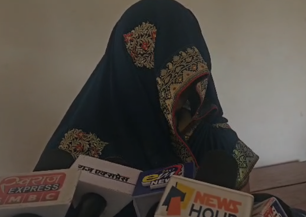 Rewa Property Dispute: संपत्ति विवाद में महिला से मारपीट का आरोप, शिकायत के बाद घर के बाहर हवाई फायरिंग का दावा