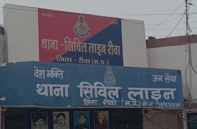 Rewa Road Rage Attack: कार टकराने के विवाद में दबंगों का सड़क पर तांडव, युवक को बेल्ट से दौड़ा-दौड़ाकर पीटा; CCTV में कैद हुई वारदात