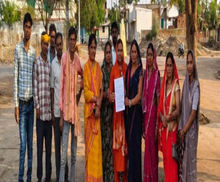 Arang Panchayat Crisis: महिला सरपंच के खिलाफ अविश्वास प्रस्ताव मंजूर, 17 जून को होगी निर्णायक बैठक; भ्रष्टाचार और वित्तीय अनियमितताओं के गंभीर आरोप