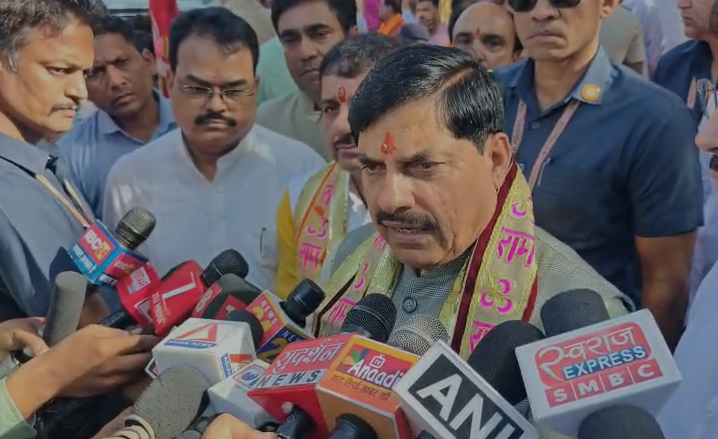 Mohan Yadav on Rajya Sabha Issue: गुफा मंदिर में पूजा-अर्चना के बाद दिल्ली रवाना हुए मुख्यमंत्री डॉ. मोहन यादव, राज्यसभा चुनाव को लेकर कांग्रेस पर बोला बड़ा हमला